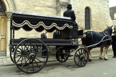 Corbillard tiré par des chevaux - organisation obsèques montmorency